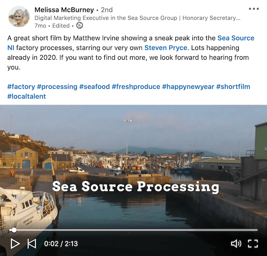 eksempel på en linkedin-video fra melissa mcburney fra havkildegruppen, der viser nogle bag kulisserne optagelser af deres fabriksprocesser