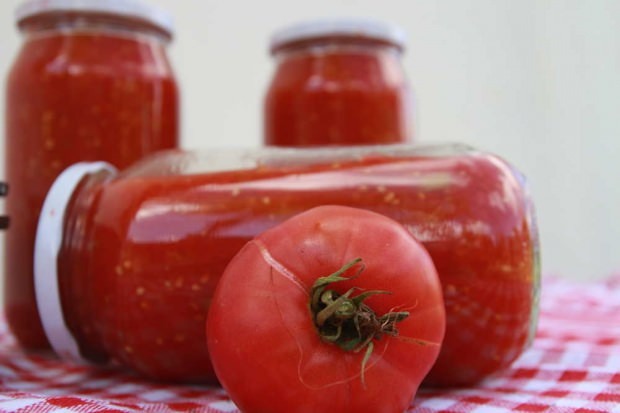 Hvordan laver du dåse tomater derhjemme? Tips til forberedelse af vintermænd