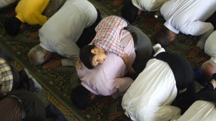 Bør børnene føres til tarawih-bøn?