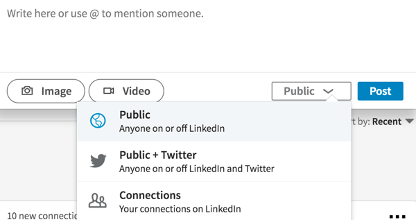 For at gøre et LinkedIn-indlæg synligt for alle skal du vælge Offentligt fra rullelisten.
