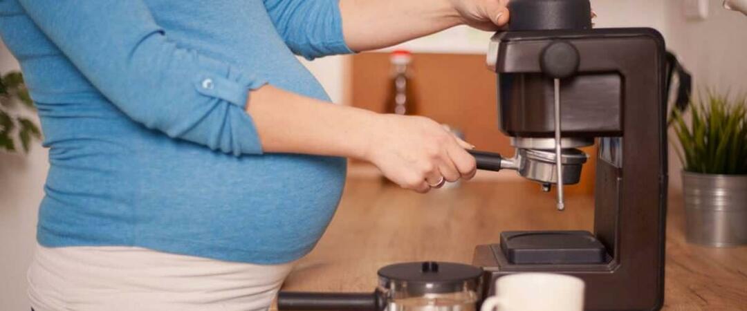 En halv kop kaffe om dagen under graviditeten forkorter barnets højde med 2 cm