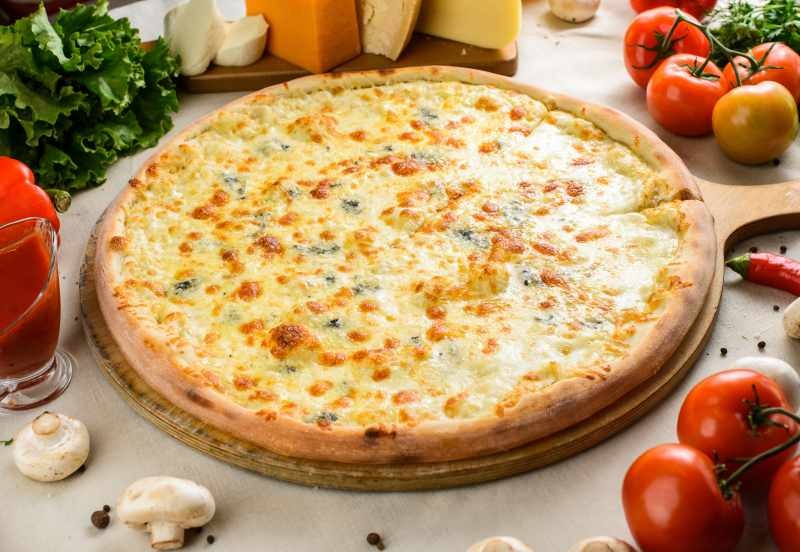 Hvordan laver man en pizza med fire ost? Den nemmeste fremstilling af fire ostepizzaer!