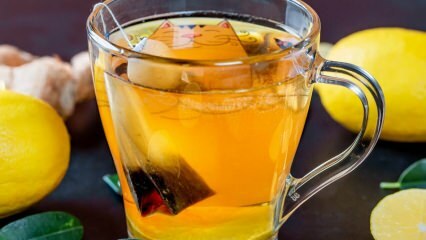 Let svækket blanding af grøn te og mineralvand