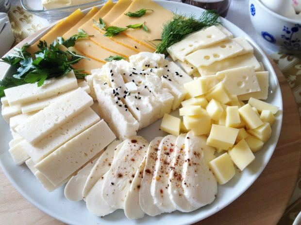 Ostediet, der tjener 10 kilo på 15 dage! Hvordan svækkes det at spise ost? Støddiæt med cottage cheese og salat