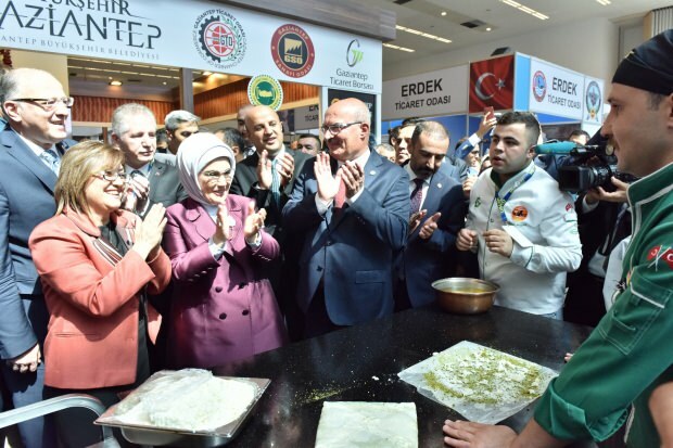 Førstedame Erdoğan besøgte Gaziantep-standen