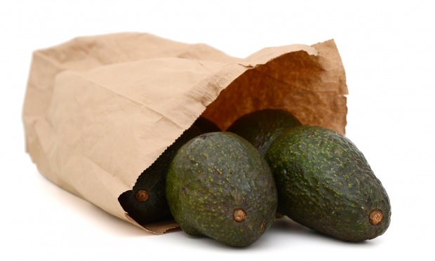 Hvordan skræl avocadoen? Hvad gøres for at få avokado til at blødgøre hurtigt?