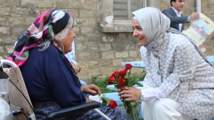 Fatma Betül Sayan Kaya gik til Hospice