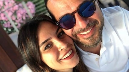 Engin Altan Düzyatan fejrede sin fødselsdag med sin kone Neslişah Alkoçlar