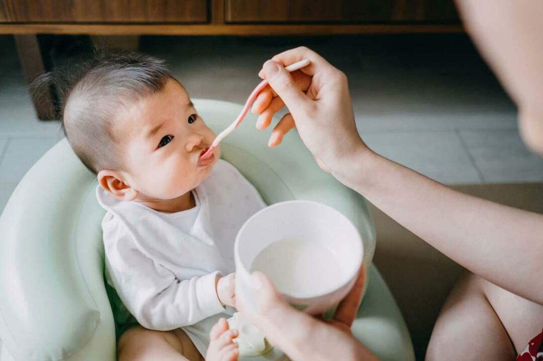 fodring af babyyoghurt