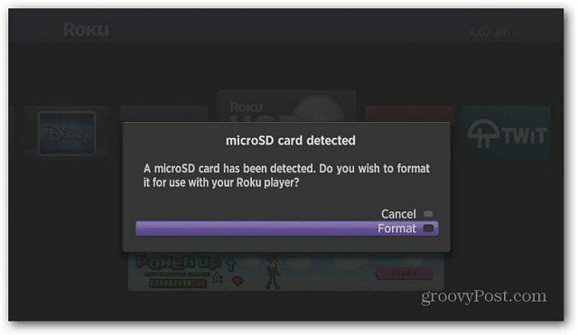 Sådan installeres et MicroSD-kort på Roku2