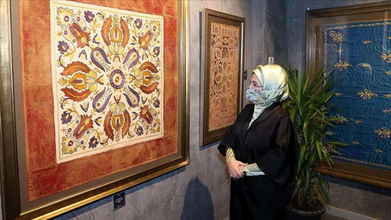 Første dame Erdoğan besøgte udstillingen "Stitch Touching the Heart"!