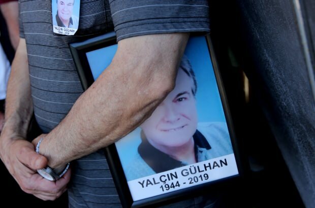 Master skuespiller Yalçın Gülhan farvel med tårer