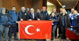 Ros fra de udenlandske eftersøgnings- og redningshold til tyrkerne: De sov på gaden i dagevis!
