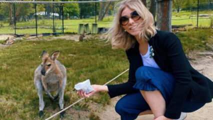 Skuespillerinden Zerrin Tekindor fodrede en kænguru med sine egne hænder!