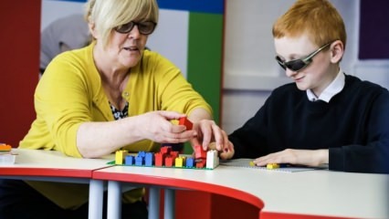 Hvad er synshandicappede, personlige egenskaber! Synshandicappede materialer: Braille-alfabet