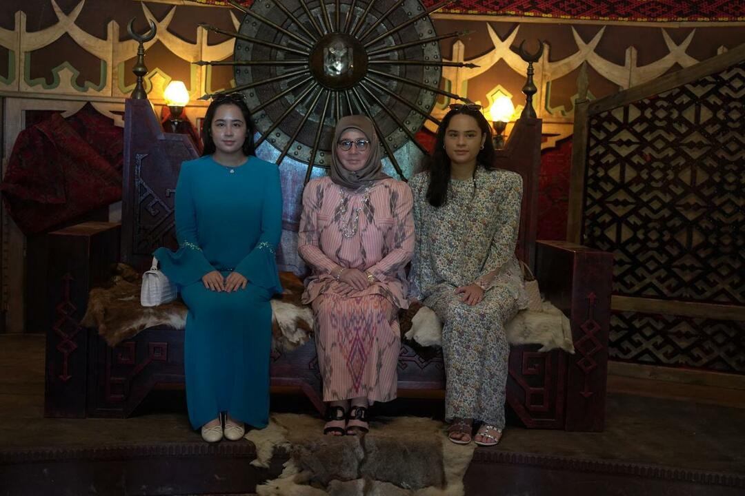 Dronningen af ​​Malaysia besøgte sættet af tv-serien Establishment Osman - News 7 CULTURE