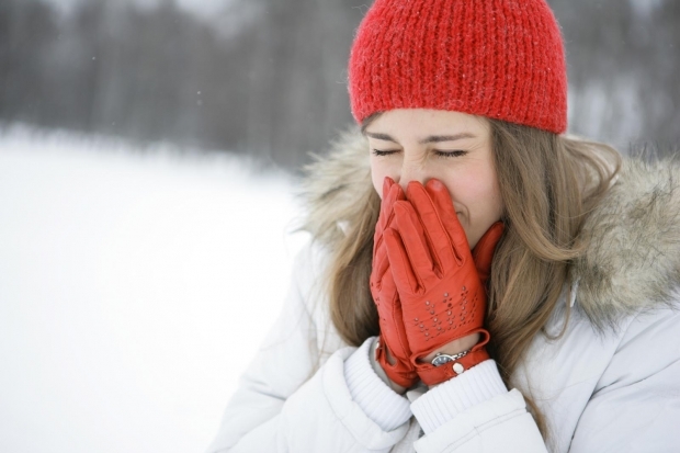 en person med en kold allergi påvirkes af dobbelt så meget kolde som en normal kold person
