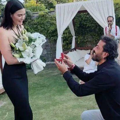 İrsel Çivit Sevcan Yaşara foreslog ægteskab for 3 måneder siden.