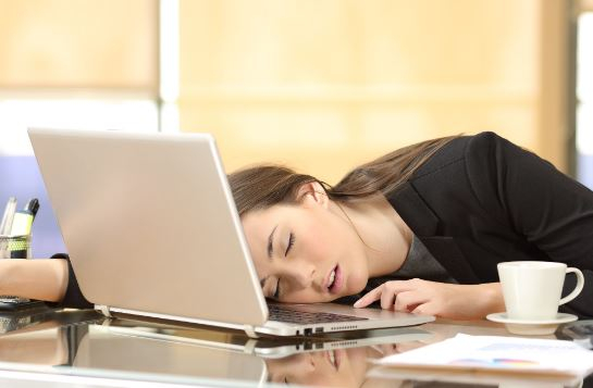 pludselige søvnangreb i arbejdsmiljøet kan forårsage overdreven søvnsygdom