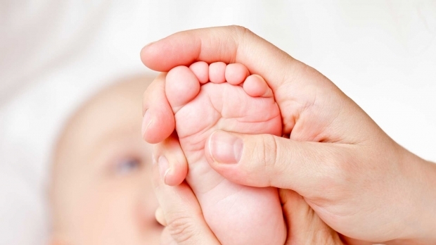 Hvorfor tages hælblod hos spædbørn? Krav til test af hælblod hos spædbørn