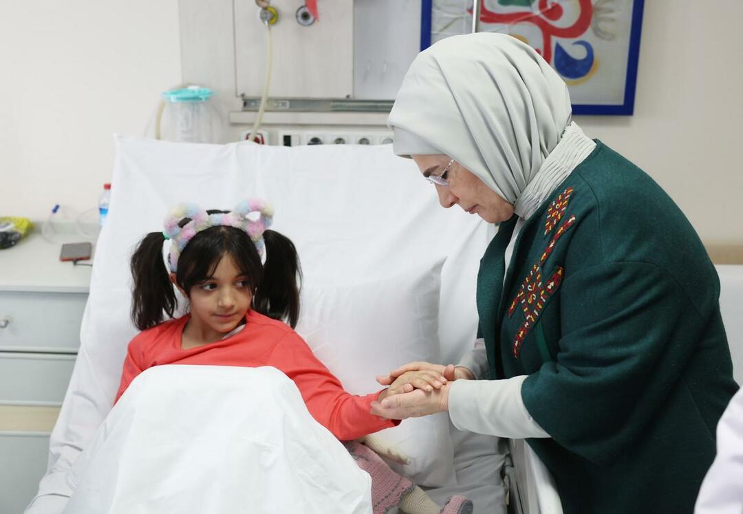 Emine Erdoğan besøgte ofrene for katastrofen