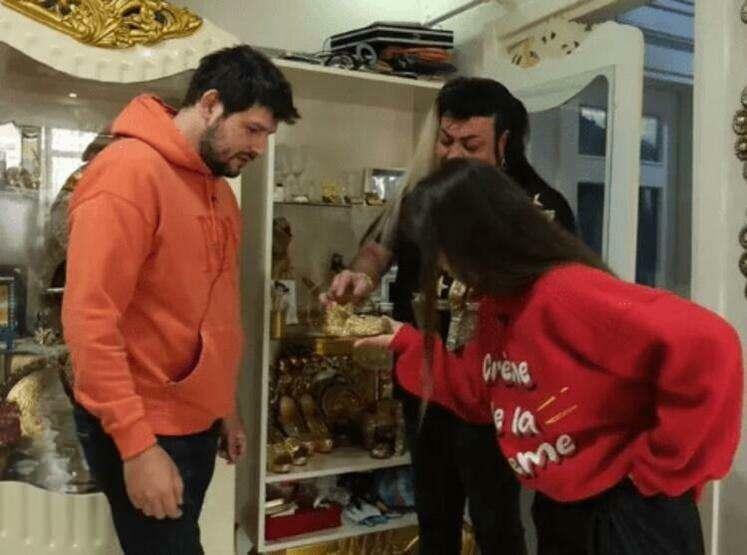 Fırat Albayram og Ceyda Town Cobra besøgte Murats hus 
