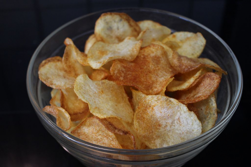 Hvordan laver man kartoffelchips derhjemme? Hvad er en sund chips opskrift? Tricks ved at lave chips derhjemme