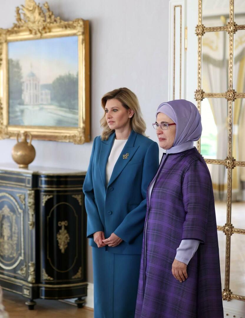 Emine Erdoğan var vært for Olena Zelenskaya, hustru til Ukraines præsident
