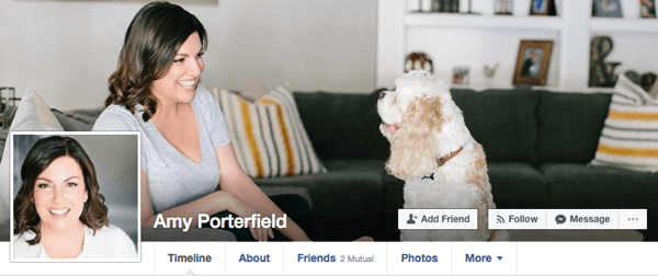 Amy Porterfield bruger afslappede billeder til sin personlige Facebook-profil, der stadig fungerer i forretningssammenhænge.