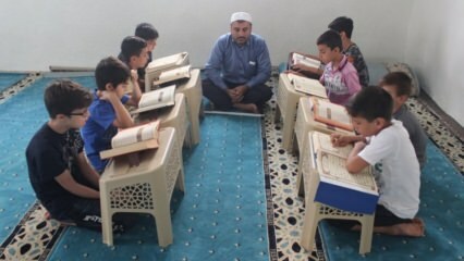 Synshæmmede Imam Necmettin lærer børn Koranen!