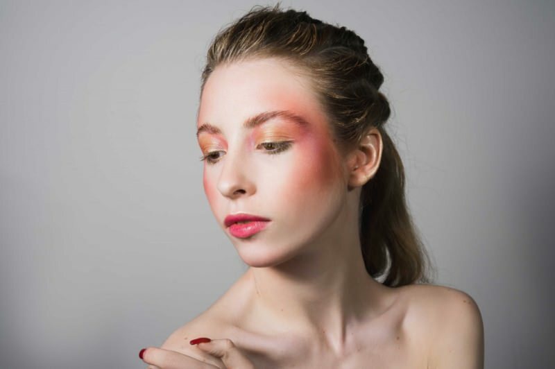 Hvad er drapning af makeup, og hvordan gøres drapering af makeup? Drapering af makeup-tricks