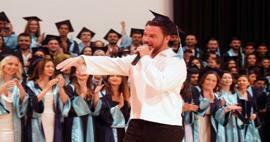 Sinan Akçıl vind i Det Ægæiske Hav! Den berømte sangerinde delte glæden ved nyuddannede