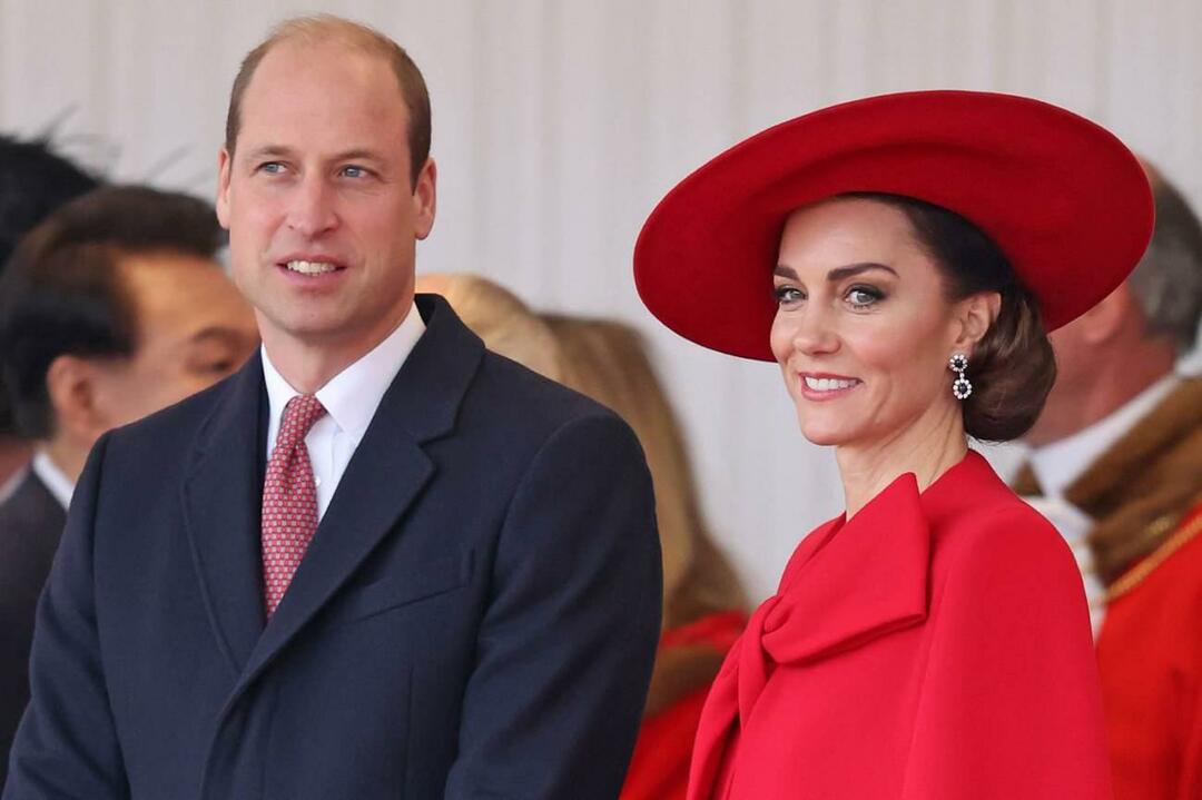 Ændrende elegance fra Kate Middleton! Den havde været holdt under lås siden 1930. Han tog den på for første gang.