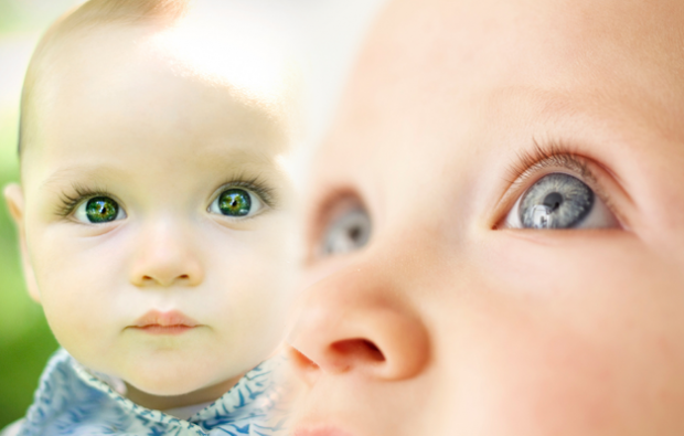 øjenfarve hos spædbørn