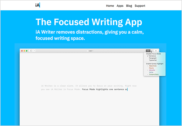 Dette billede er et skærmbillede af en reklameside til iA Writer-appen. I det hvide overskrift øverst vises iA-logoet til venstre. Til højre er følgende navigationsindstillinger: Hjem, Apps, Blog, Support. Så på en lyseblå baggrund er detaljer om appen. Følgende hvide tekst vises på den blå baggrund: “The Focused Writing App iA Writer fjerner distraktioner, hvilket giver dig et roligt, fokuseret skriverum. ” Under denne tekst er en video af nogen, der skriver ved hjælp af iA Writer-app. Øverst til venstre i grænsefladen er der en menu med muligheder for appens Fokustilstand.
