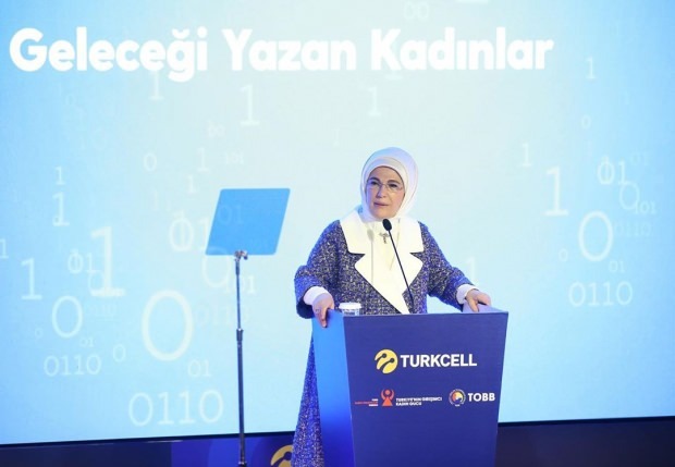 Priser af kvinder, der skriver fremtiden fra First Lady Erdoğan