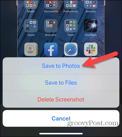 Tryk på Gem på fotos, når du redigerer et iPhone-skærmbillede
