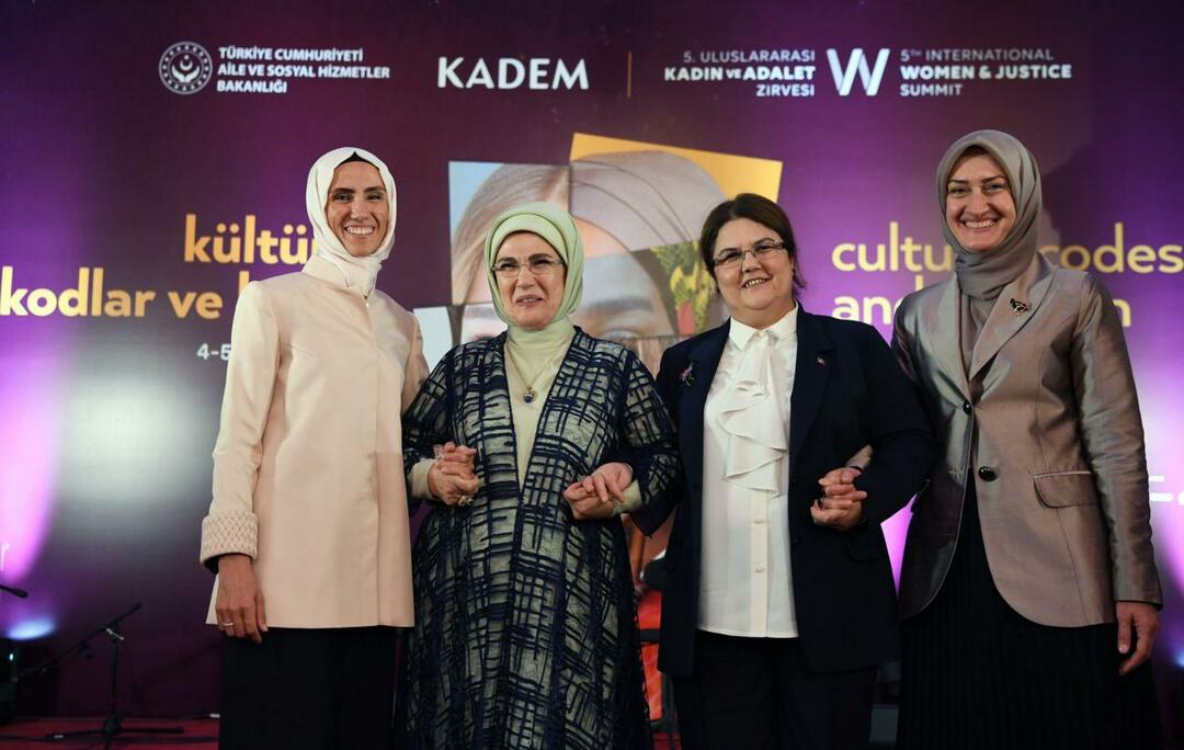 Førstedame Erdoğan mødtes med Kaoutar Krikou, Algeriets minister for national solidaritet, familie og kvinders status.