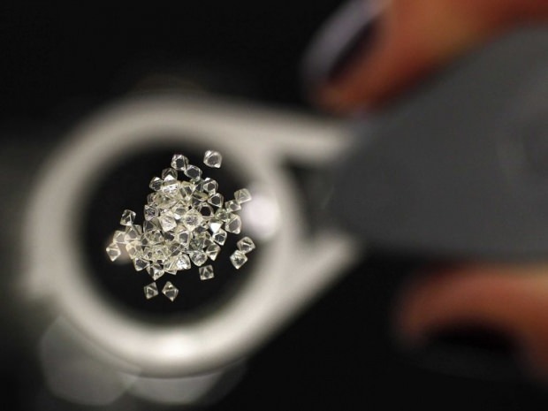 Hvordan kan man forstå falske diamanter?