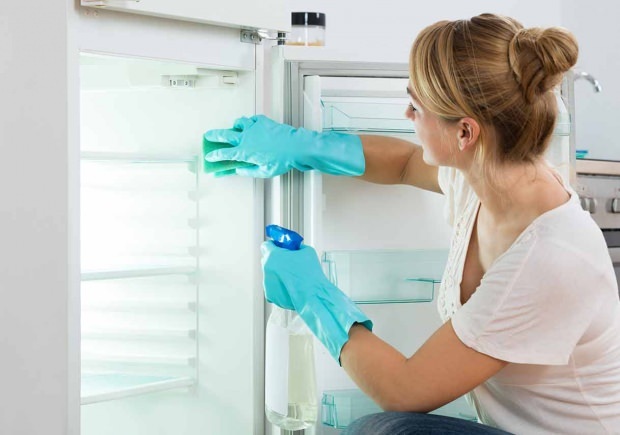 Hvordan rengøres køleskabet?