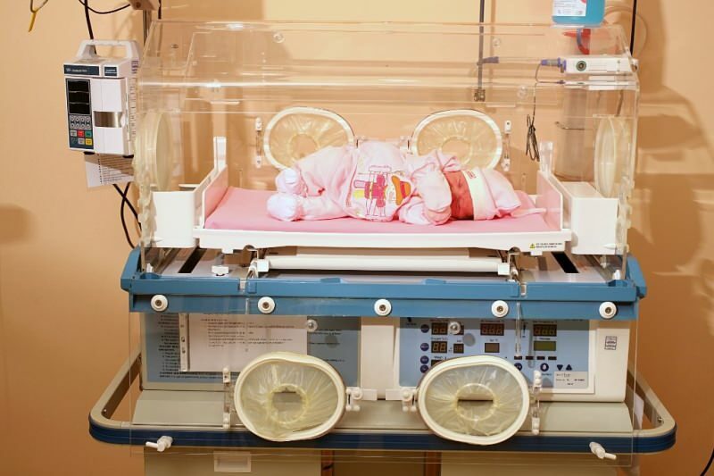 Hvor mange dage forbliver babyer i inkubatoren? Inkubatorfunktioner