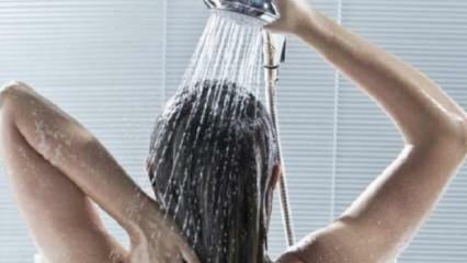 Hvad er fejltagelsen, mens du tager et brusebad?