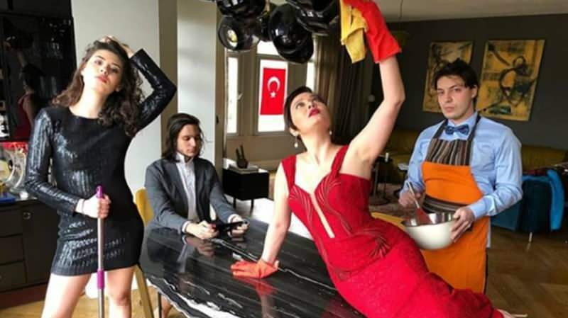Nurgül Yeşilçays stil med festlig rengøring! Han gjorde sin egen rengøring