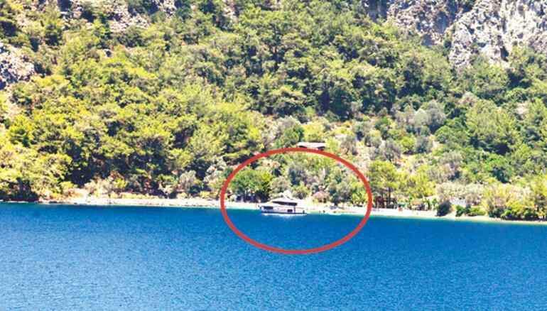 Şahan Gökbakar købte et hus i en øde bugt! Han blev forstyrret af turbåde ...