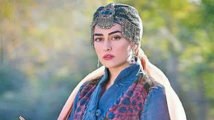 Esra Bilgiç, der spiller Halime Sultan, favorit hos Diriliş Ertuğrul, blev ansigtet til reklame i Pakistan