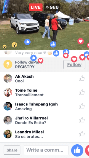 Under din Facebook Live-udsendelse kan du se brugerkommentarer og reaktioner på skærmen.