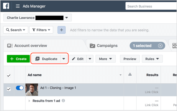 Vælg den Facebook-annonce, du vil ændre, og klik på Dupliker.