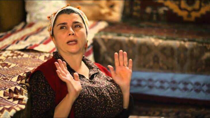 Hvem er egentlig Gülcihan, mor til Girl in the Glass Sedat? Hvem er Devrim Yakut, og hvor gammel er han?