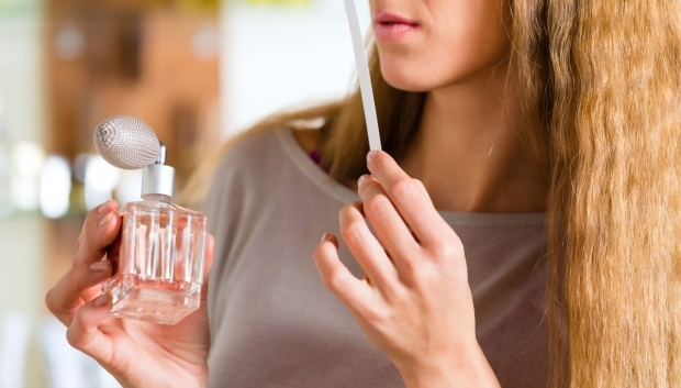 Hvordan forstå falsk parfume? Hvad er skaderne på falske parfumer?