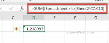 En Excel-SUM-formel, der bruger et celleområde fra en anden Excel-fil